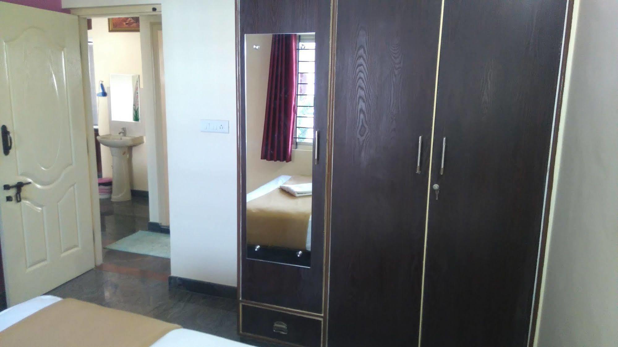 Bed and Breakfast Sr Comfort Yelahanka Exterior foto