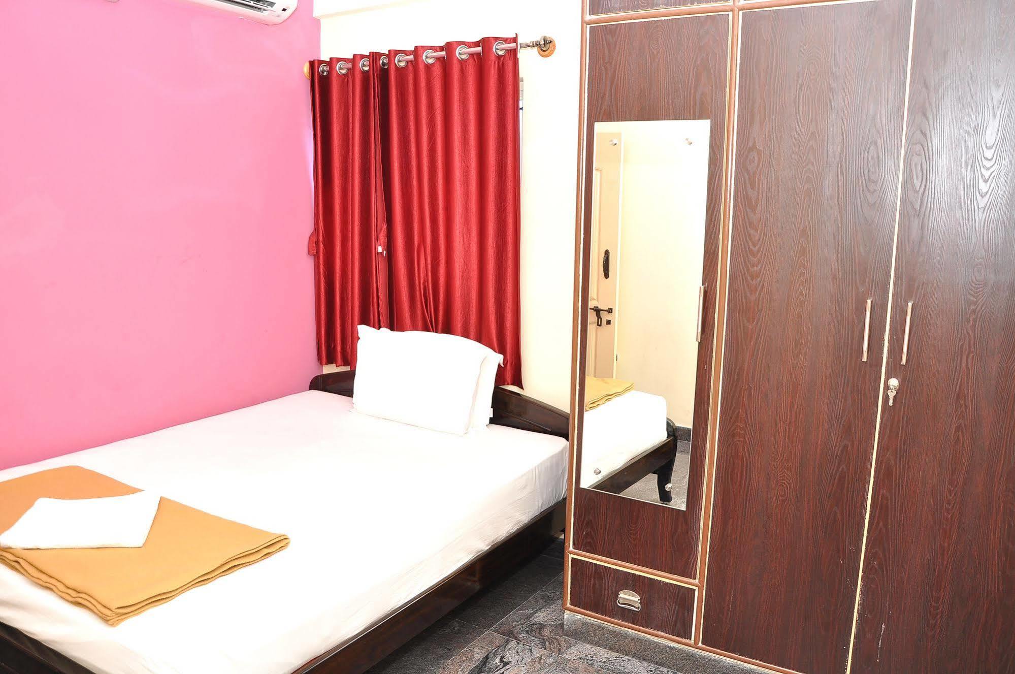 Bed and Breakfast Sr Comfort Yelahanka Exterior foto