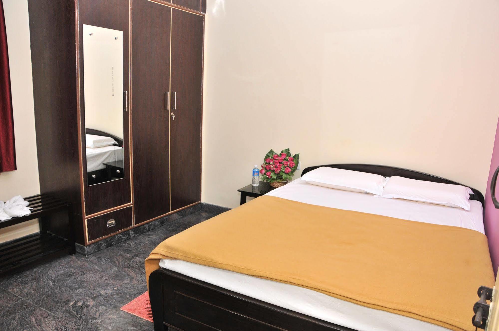 Bed and Breakfast Sr Comfort Yelahanka Exterior foto