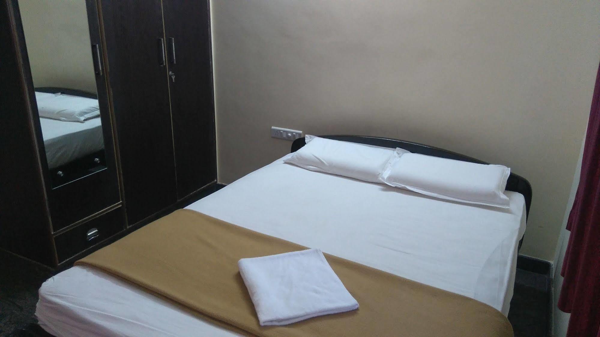 Bed and Breakfast Sr Comfort Yelahanka Exterior foto